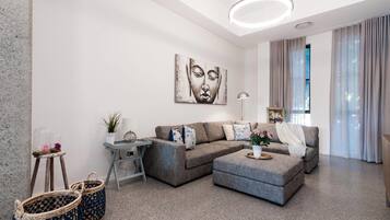 House, 5 Bedrooms | Living area | Flat-screen TV