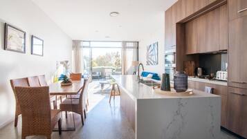 House, 5 Bedrooms | Private kitchen | Full-size fridge, microwave, oven, stovetop