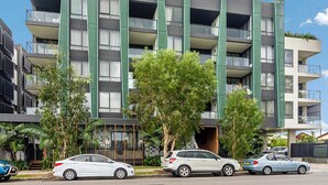 Exterior - Light, Modern Studio- Central to City and Airport (Nundah)