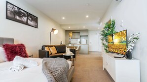 Studio | Iron/ironing board, free WiFi, bed sheets - Light, Modern Studio- Central to City and Airport (Nundah)