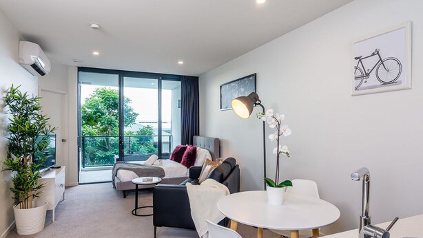 Studio | Iron/ironing board, free WiFi, bed sheets - Light, Modern Studio- Central to City and Airport (Nundah)