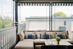 House, 5 Bedrooms | Balcony