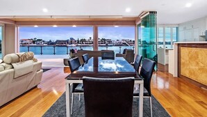 House, 5 Bedrooms | In-room dining - 4.5 Million Dollar Surfers Paradise Dream Mansion (Surfers Paradise)
