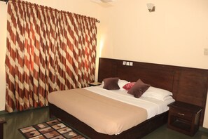 Schreibtisch, kostenloses WLAN, Bettwäsche