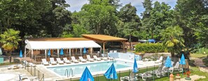 Piscine extérieure (ouverte en saison)