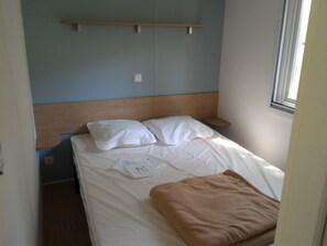 Classic Mobile Home, 2 Bedrooms | Desk, iron/ironing board, free cots/infant beds, bed sheets - Camping Les Sables (Tournon-sur-Rhone)