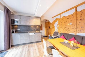 Deluxe-Apartment (Freiwild) | Eigene Küche | Kühlschrank, Mikrowelle, Herdplatte, Geschirrspüler