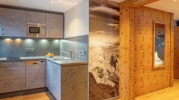 Superior-Apartment (Adlerhorst) | Eigene Küche | Kühlschrank, Mikrowelle, Herdplatte, Geschirrspüler