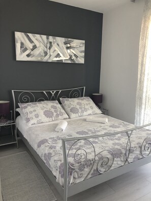 Economy Double Room, 1 Queen Bed, Non Smoking, Sea View | 4 bedrooms, premium bedding, pillowtop beds, in-room safe - Villa Klaic Guesthouse Dubrovnik (Dubrovnik)