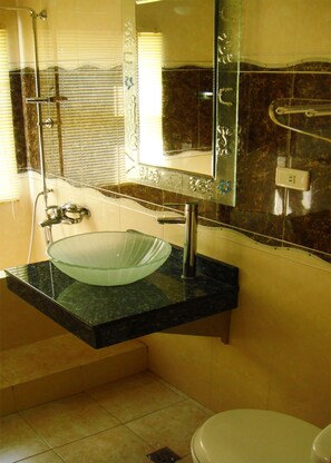 Basic Double Room, 1 Double Bed, Non Smoking, Ocean View | Bathroom | Deep soaking tub, rainfall showerhead, hair dryer, slippers - See Starsea Guest House (Magong)