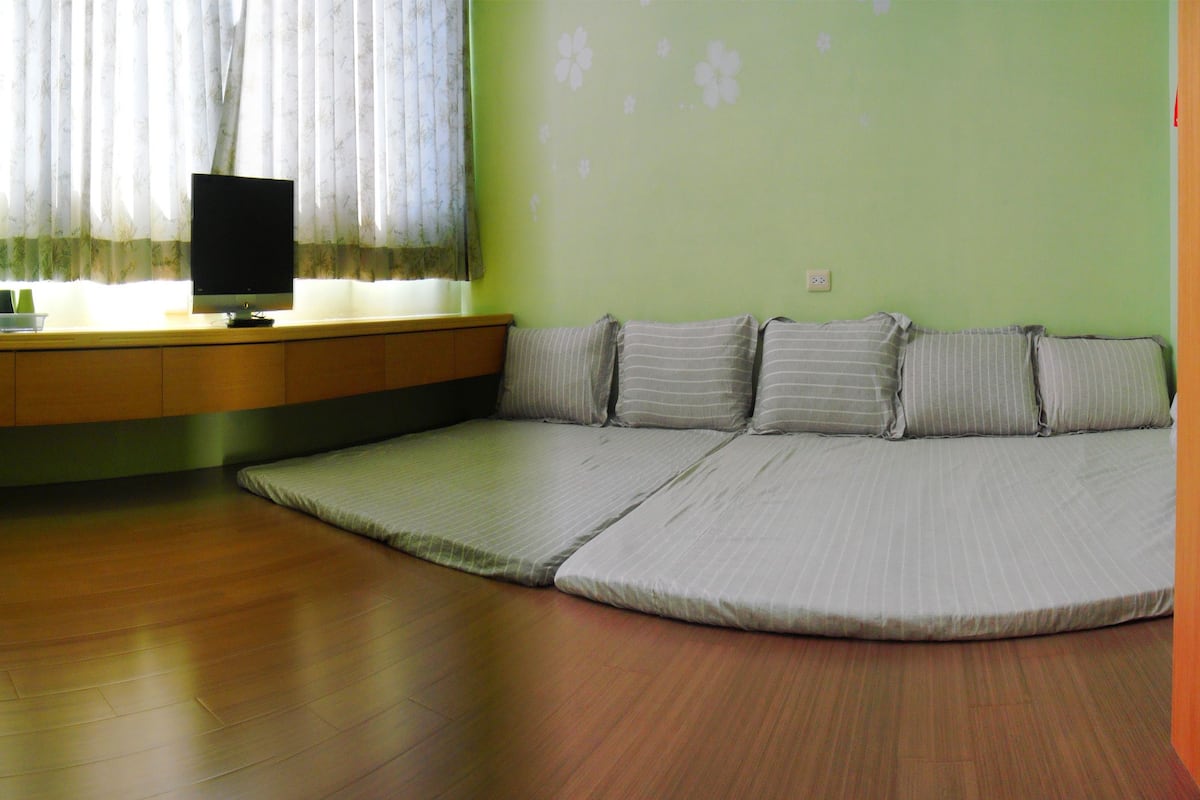Phòng tiện nghi đơn giản, nhiều giường, không hút thuốc, quang cảnh biển | Bàn, màn/rèm cản sáng, truy cập Internet không dây miễn phí 