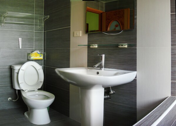 Comfort Room, Multiple Beds, Non Smoking, Ocean View | Desk, blackout drapes, free WiFi, bed sheets - See Starsea Guest House (Magong)
