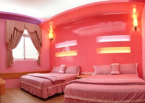 Economy Quadruple Room, 2 Double Beds, Non Smoking | Desk, blackout drapes, free WiFi, bed sheets - See Starsea Guest House (Magong)
