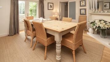 Free daily English breakfast