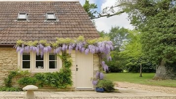 One Bedroom Cottage | Front of property