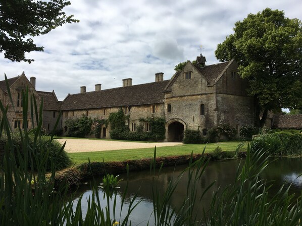 Point of interest - Great Ashley Farm B&B and Shepherds Huts (Bradford-on-Avon)