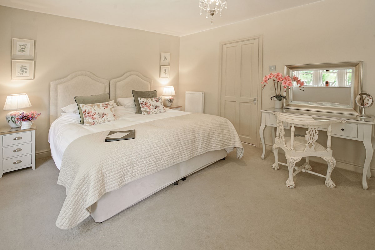 Superior King or Twin Room- Ground Floor | 1 dormitorio, ropa de cama de alta calidad, edredones de plumas