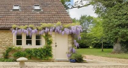 Great Ashley Farm Cottage and Shepherds Huts.