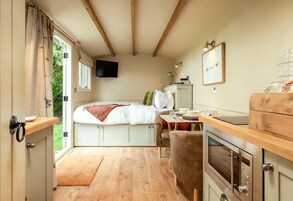 Exclusive Cabin | Living area | Flat-screen TV, heated floors