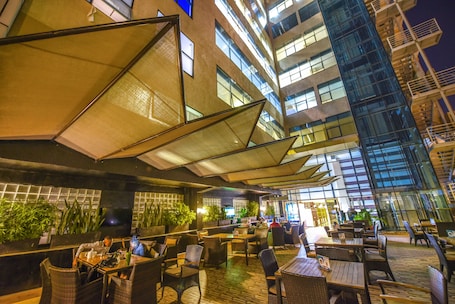 Breakfast, lunch, dinner served; local and international cuisine