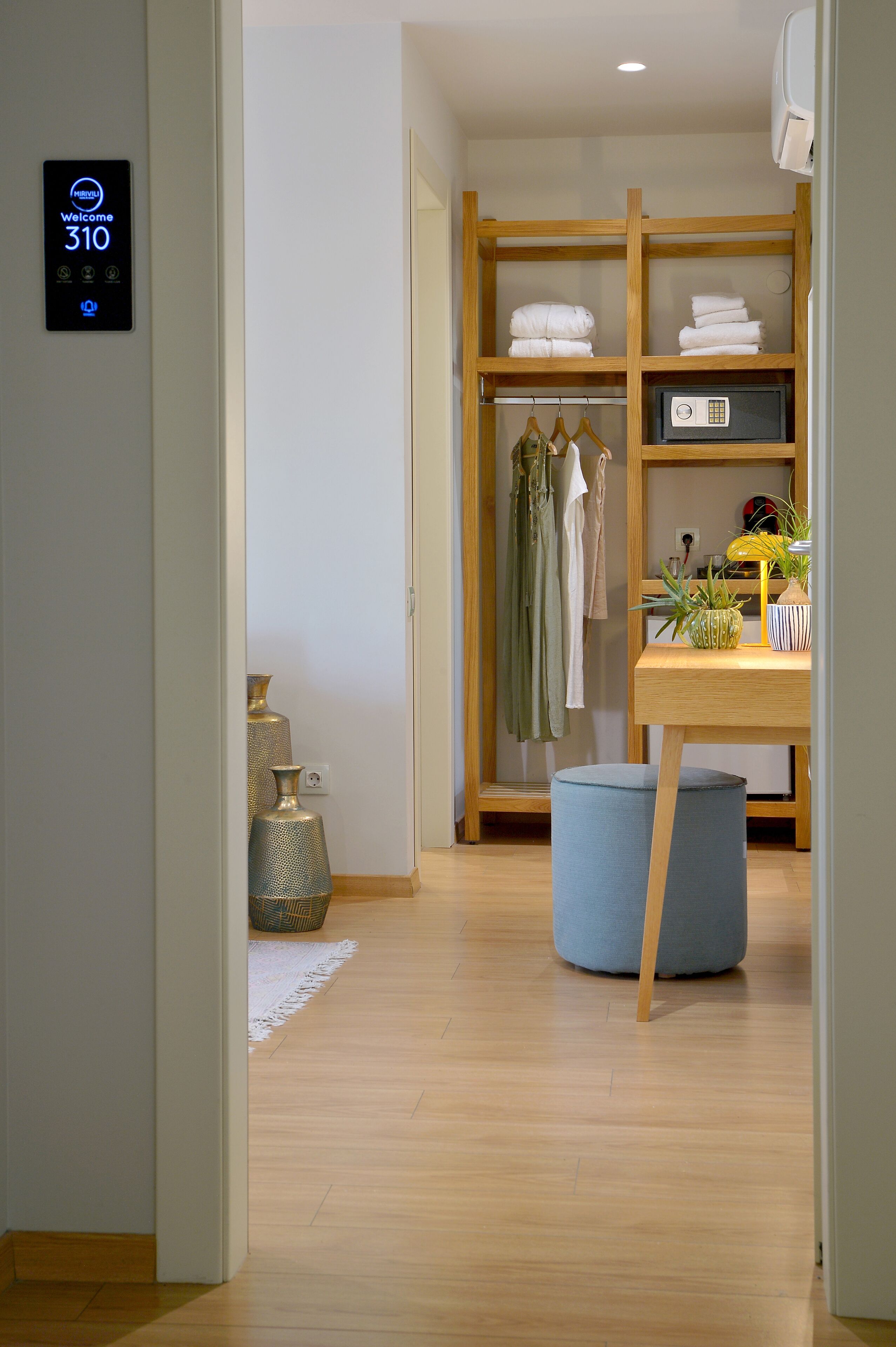 executive suite | pillow-top beds, free minibar, in-room safe, desk