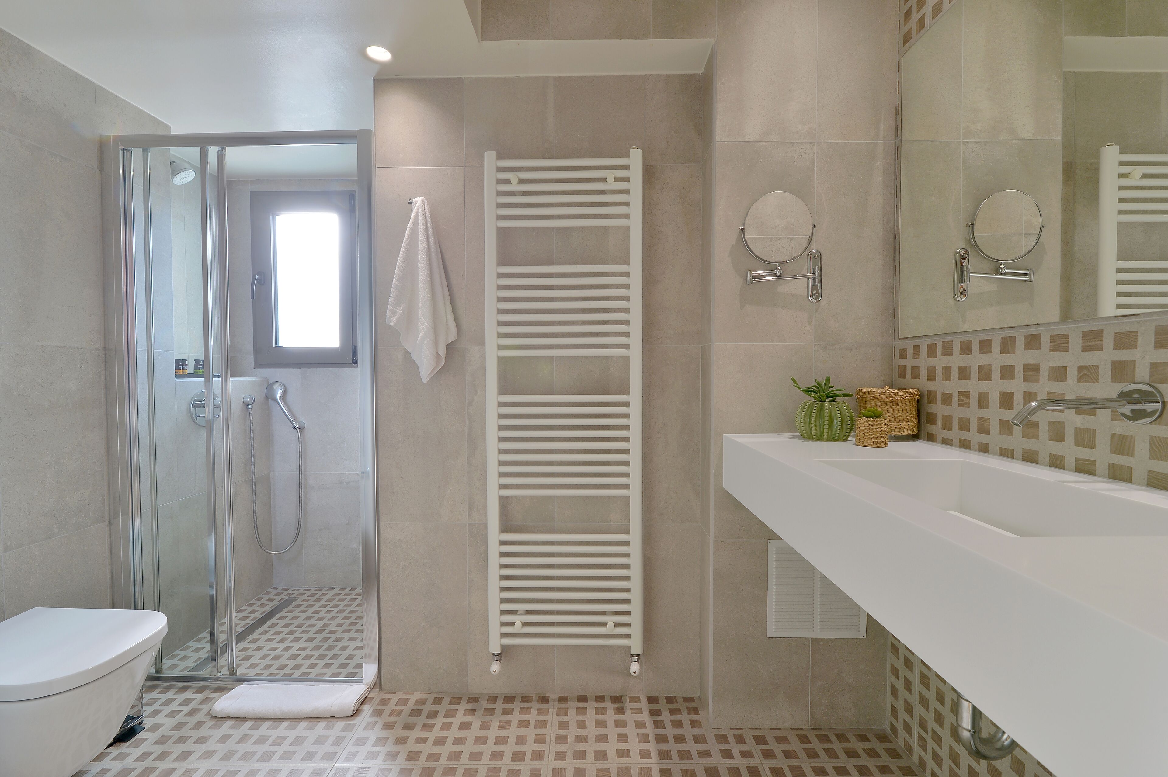 standard double room | bathroom | shower, free toiletries, hair dryer, bathrobes