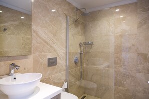 Villa, 4 Schlafzimmer | Badezimmer | Dusche, Haartrockner, Hausschuhe, Handt ücher
