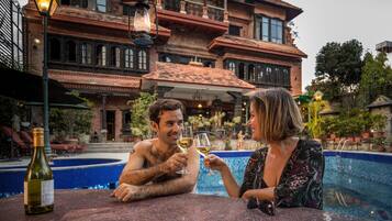 2 bars/lounges, poolside bar