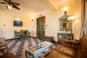 Caja de seguridad en la habitación y camas plegables/adicionales 