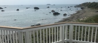 Ocean's Edge-Ocean front home!!!!