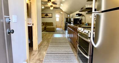Surround Yourself with 2.5 Acres of Private Mountain Escape - 1 Bed/1.5 Bath