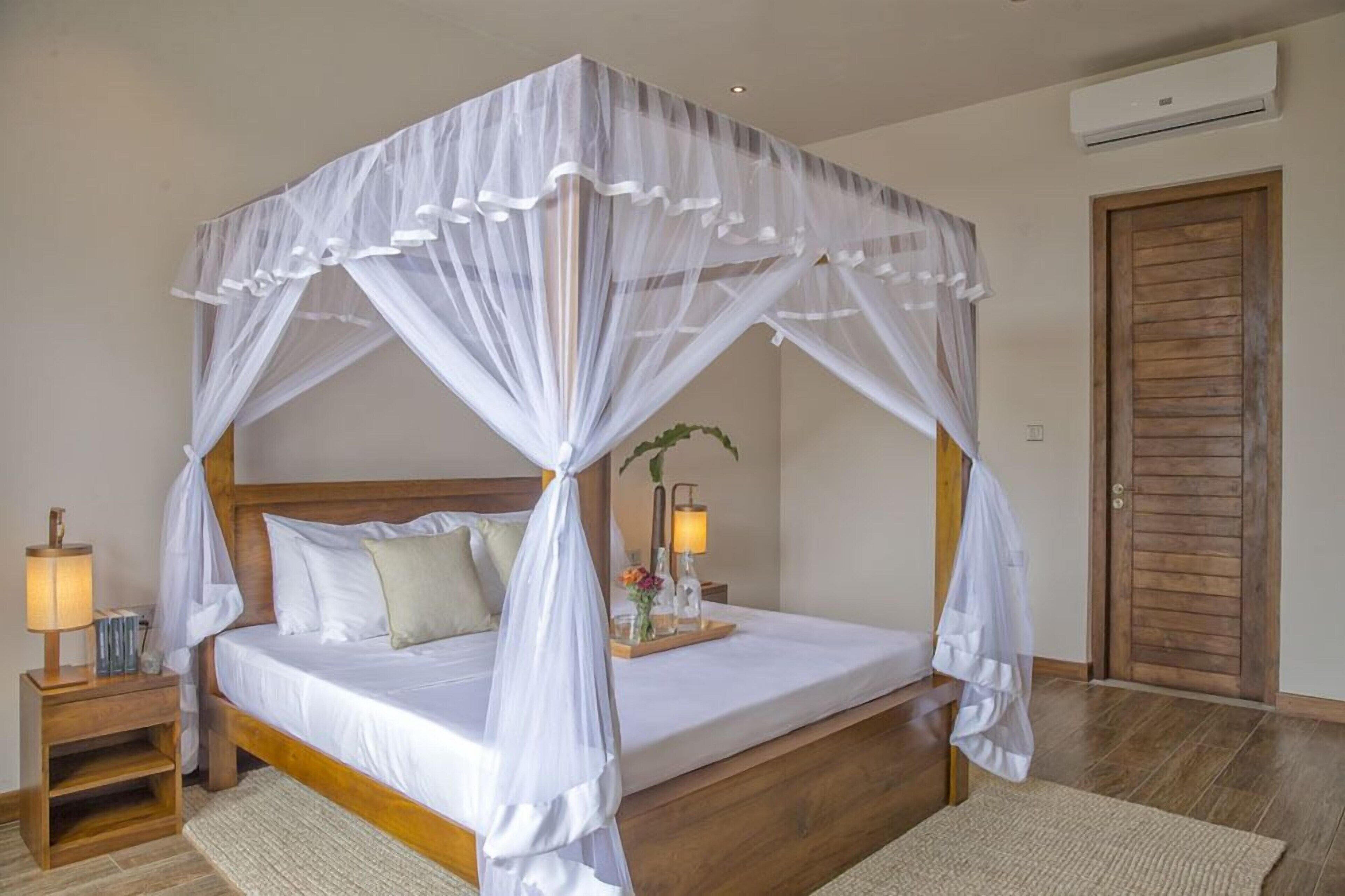 Cribs/infant beds, free WiFi, bed sheets