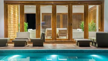 Indoor pool, outdoor pool