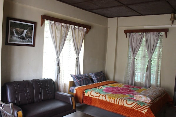 Deluxe Room, 1 Double Bed, Non Smoking | Rollaway beds, bed sheets