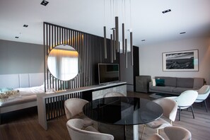 Senior Studio Suite | Desk, laptop workspace, free WiFi, bed sheets - Stad Hotell (Stad)