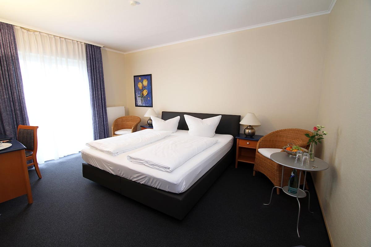 Memory-foam beds, desk, laptop workspace, soundproofing