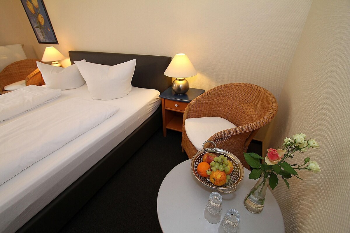Memory foam beds, desk, laptop workspace, soundproofing