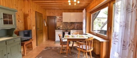 Basic Apartment, Multiple Beds, Non Smoking | Private kitchen | Fridge, oven, stovetop, dishwasher