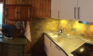 Classic Apartment, Multiple Beds, Non Smoking, Garden View | Private kitchen