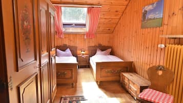 2 bedrooms, individually decorated, free WiFi, bed sheets