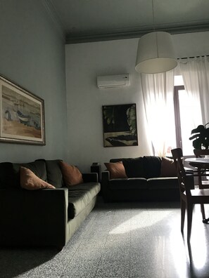 Triple Room, 1 Queen Bed with Sofa bed, Non Smoking | Living area