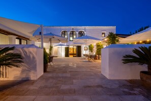 Front of property - evening/night - Safragell Ibiza Suites & Spa (Sant Joan de Labritja)