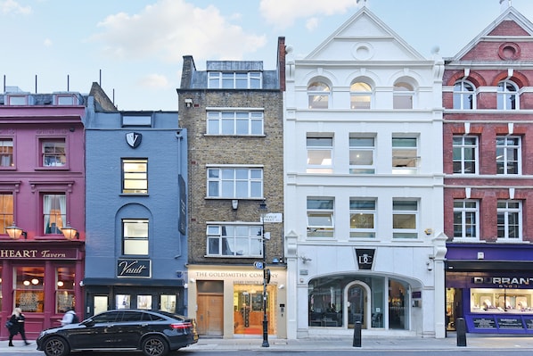 Property entrance - Chancery Lane Studios (London)