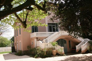 Property entrance - Villa Hanna chambres et table d'hôtes (Combas)