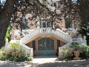 Exterior - Villa Hanna chambres et table d'hôtes (Combas)