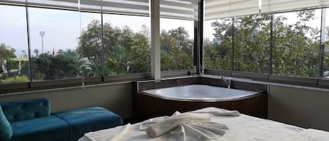 Apartment, 2 Bedrooms, Sea View | Egyptian cotton sheets, premium bedding, iron/ironing board, WiFi (free)