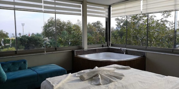 Apartment, 2 Bedrooms, Sea View | Egyptian cotton sheets, premium bedding, iron/ironing board, free WiFi