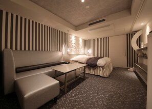 Quarto casal luxo, 1 cama King, para não fumantes | Edredons de pluma, cofres nos quartos, individualmente decorados