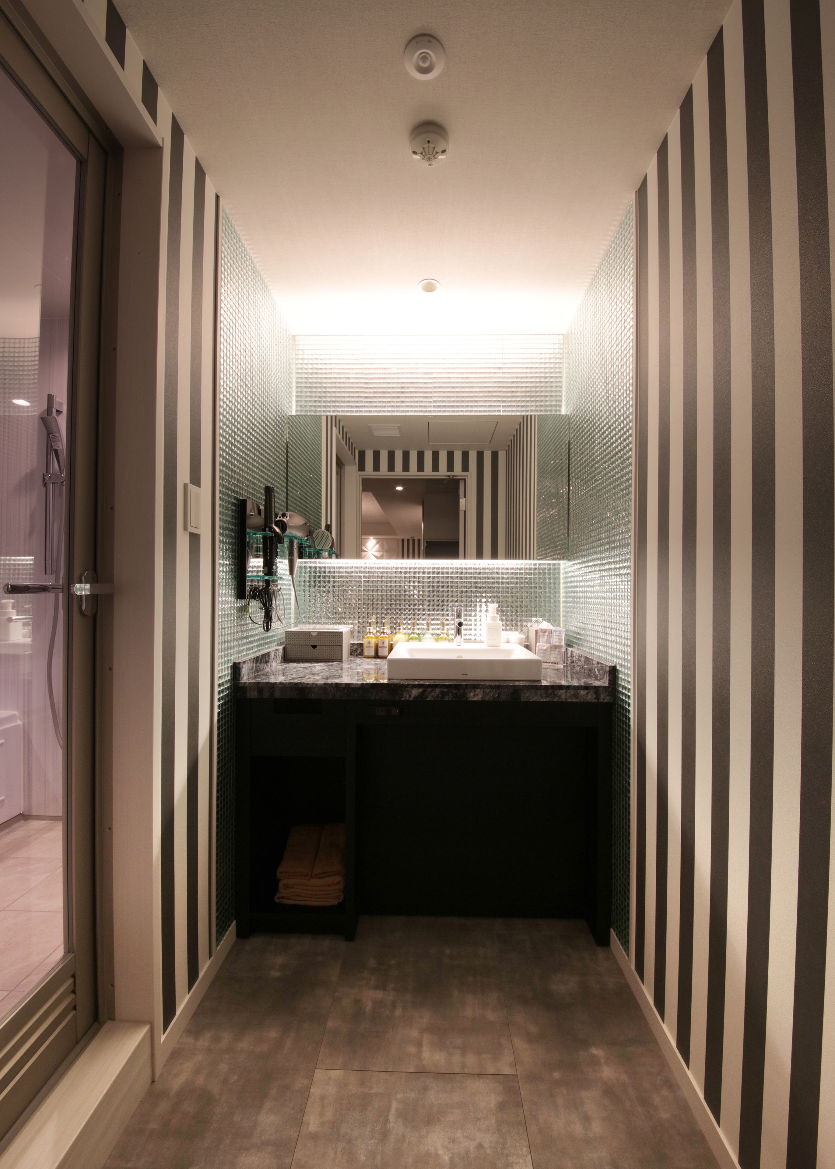 [non-smoking] superior double room, 1 king bed | bathroom sink