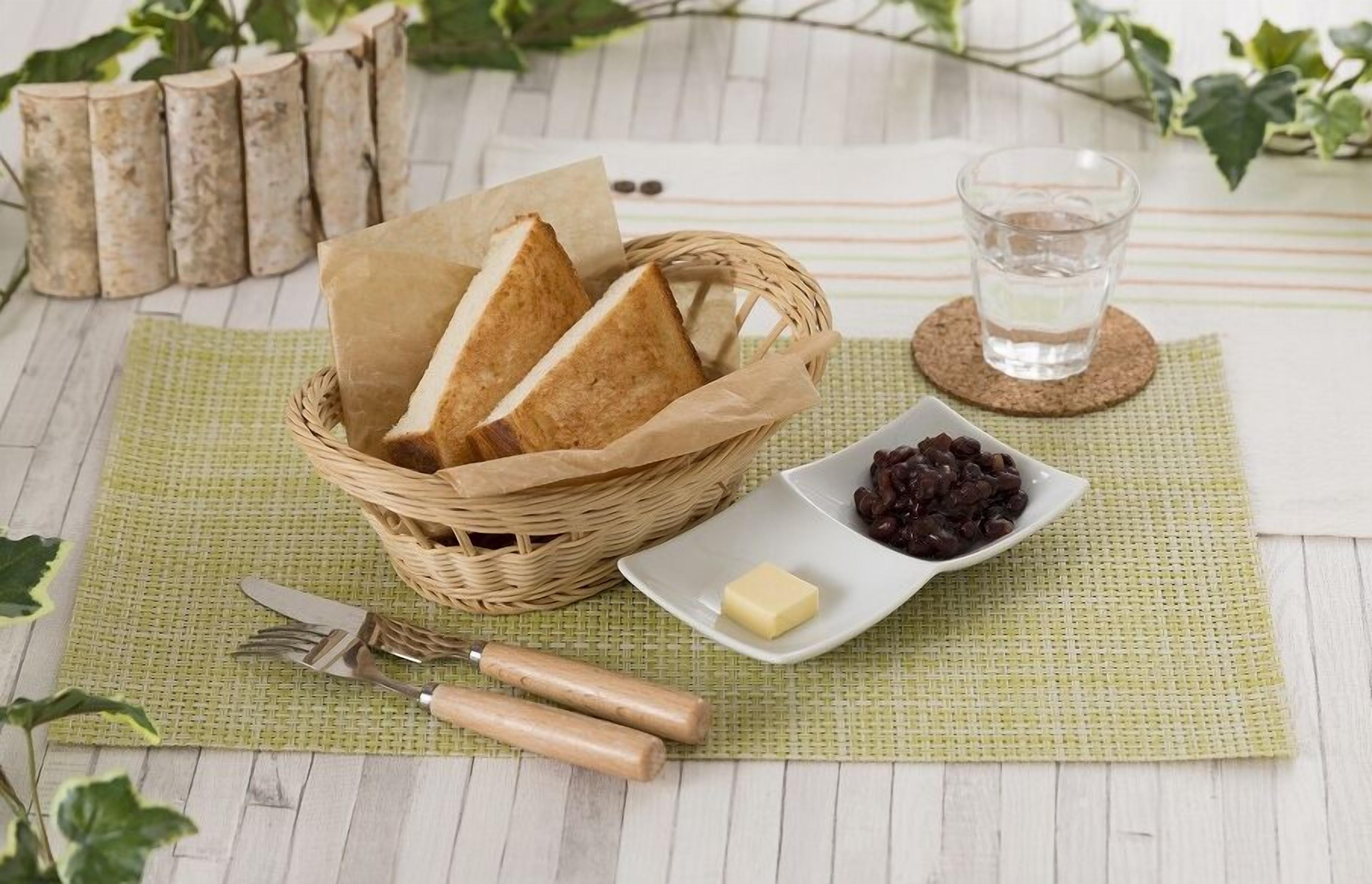 daily cooked-to-order breakfast for a fee